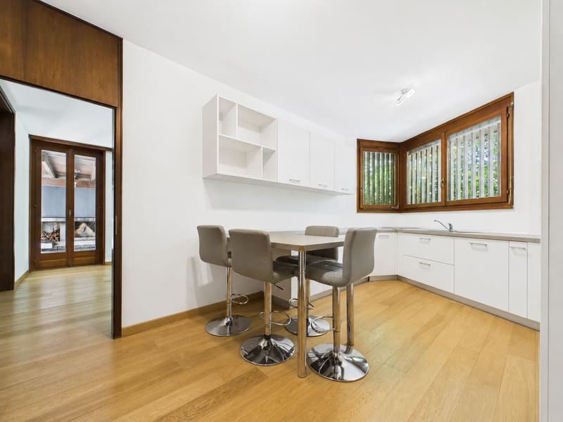 Elegante Villa mit Pool und privatem Garten in Gentilino (7)