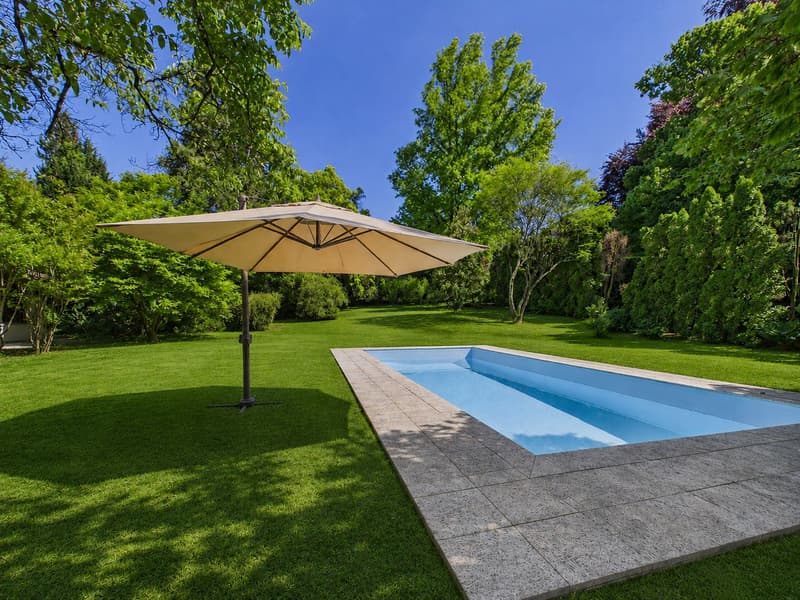 Elegante Villa mit Pool und privatem Garten in Gentilino (11)