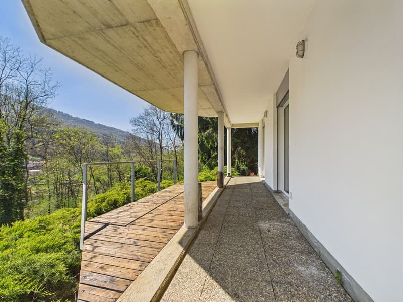 Casa con ampio terreno edificabile in ottima posizione soleggiata (13)