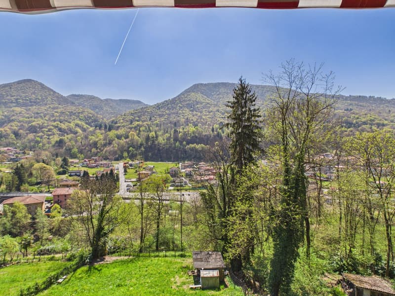 Casa con ampio terreno edificabile in ottima posizione soleggiata (9)