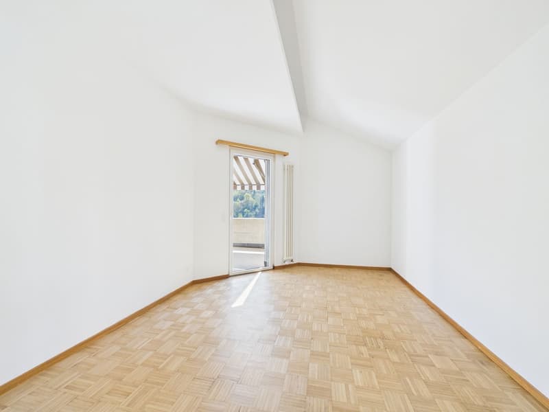Casa con ampio terreno edificabile in ottima posizione soleggiata (10)