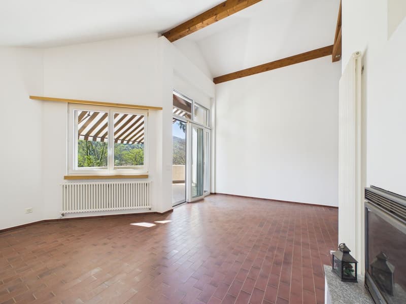 Casa con ampio terreno edificabile in ottima posizione soleggiata (6)