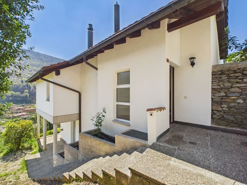 Casa con ampio terreno edificabile in ottima posizione soleggiata (4)