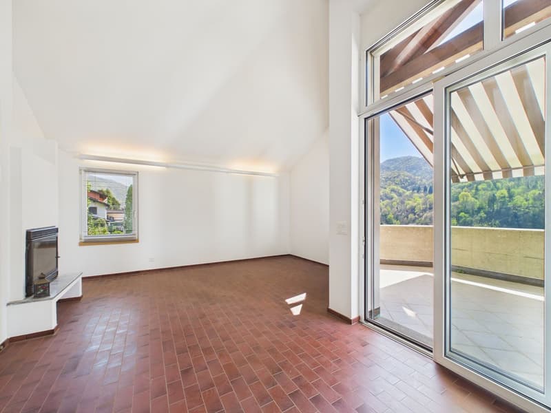 Casa con ampio terreno edificabile in ottima posizione soleggiata (3)