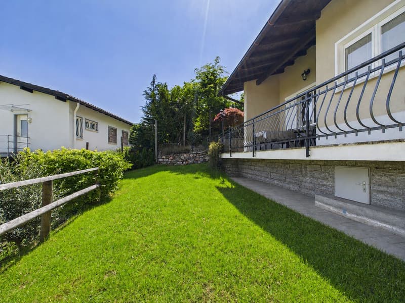 Paradis de vacances de rêve avec jardin ensoleillé (13)