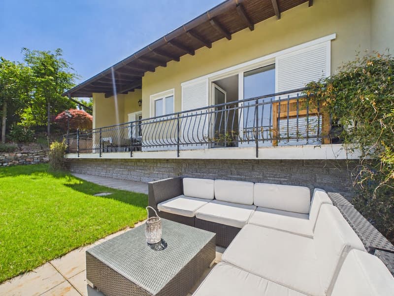 Paradis de vacances de rêve avec jardin ensoleillé (12)