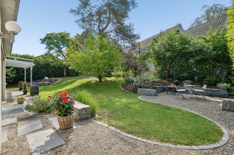 Exclusive living with a view of the greenery in Hettlingen (10)