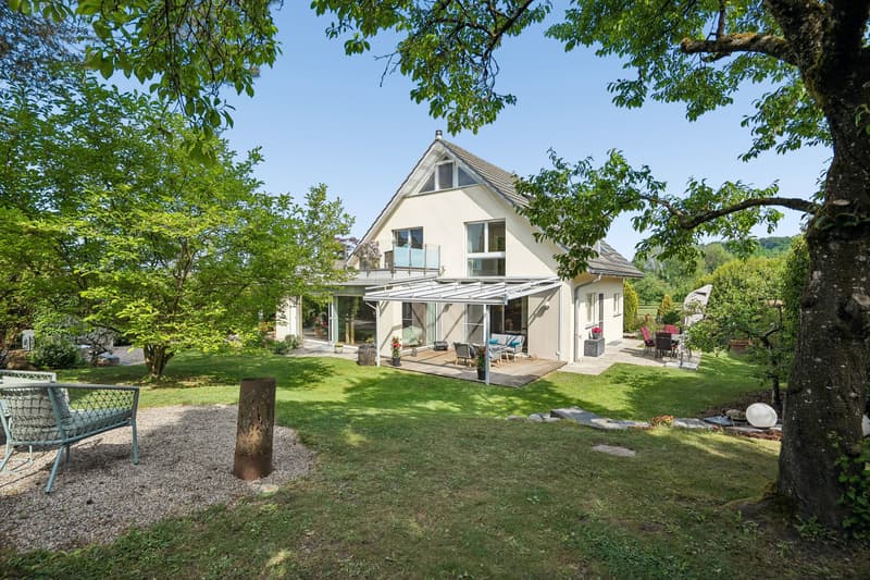 Exclusive living with a view of the greenery in Hettlingen (12)
