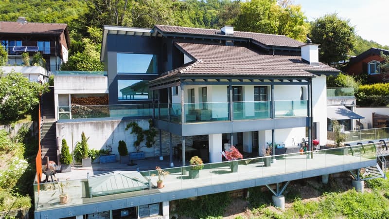 Exclusive living with a view: single-family house with annex (3)