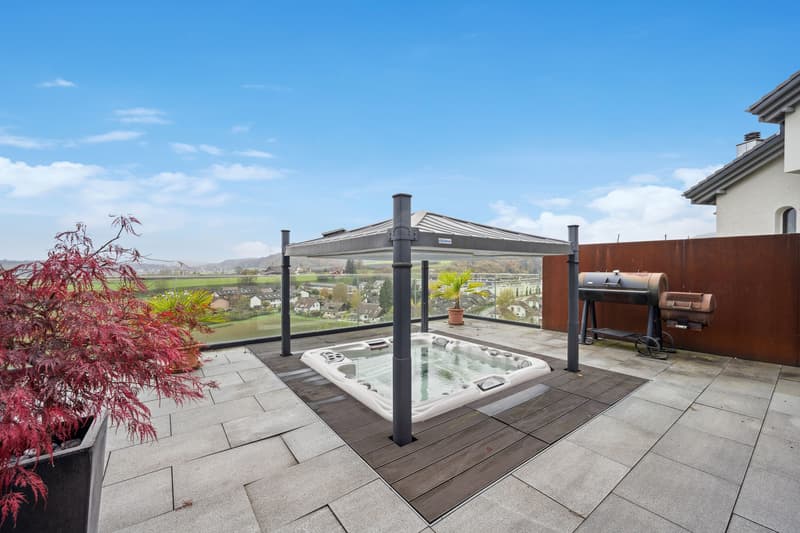 Exclusive living with a view: single-family house with annex (8)