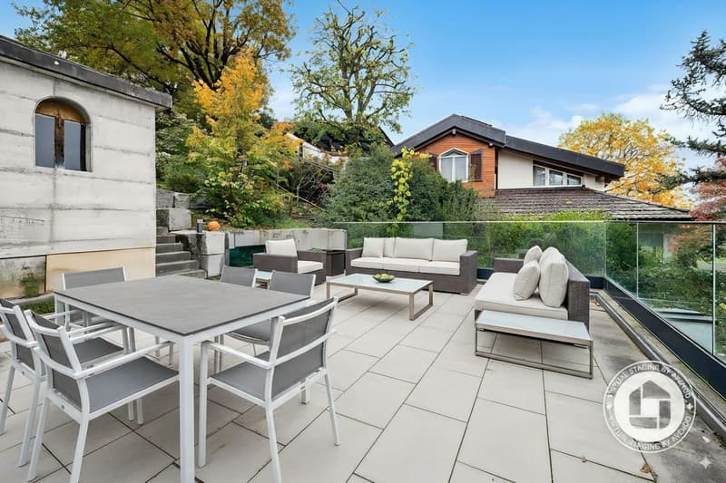 Exclusive living with a view: single-family house with annex (9)