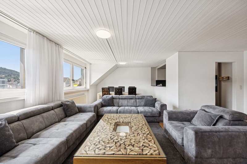 Ihr neues Zuhause auf zwei Ebenen: Grosszügige 5.5-Zimmer-Duplexwohnung (5)