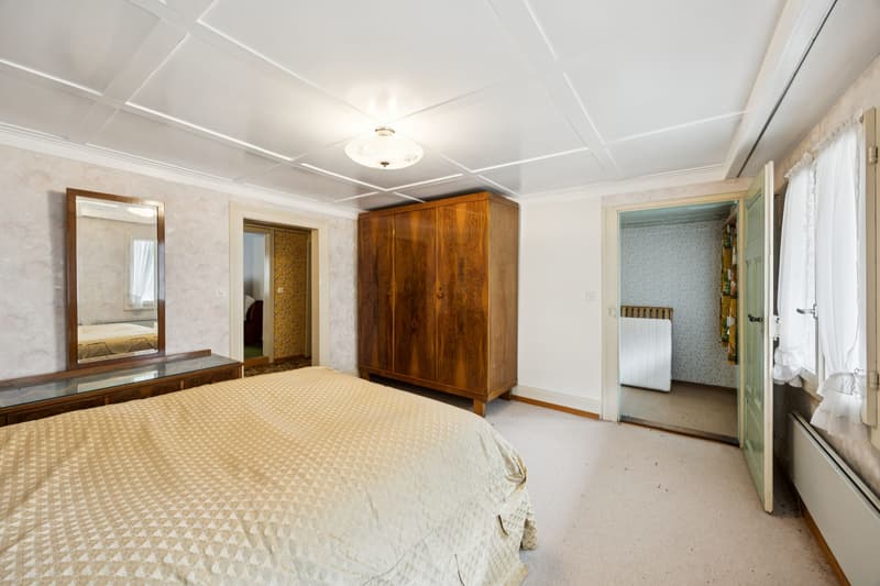 Spacious 7-room house in Leibstadt with large roof terrace and plenty of potential (7)