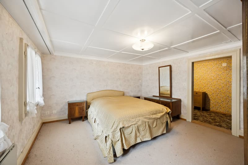 Spacious 7-room house in Leibstadt with large roof terrace and plenty of potential (9)