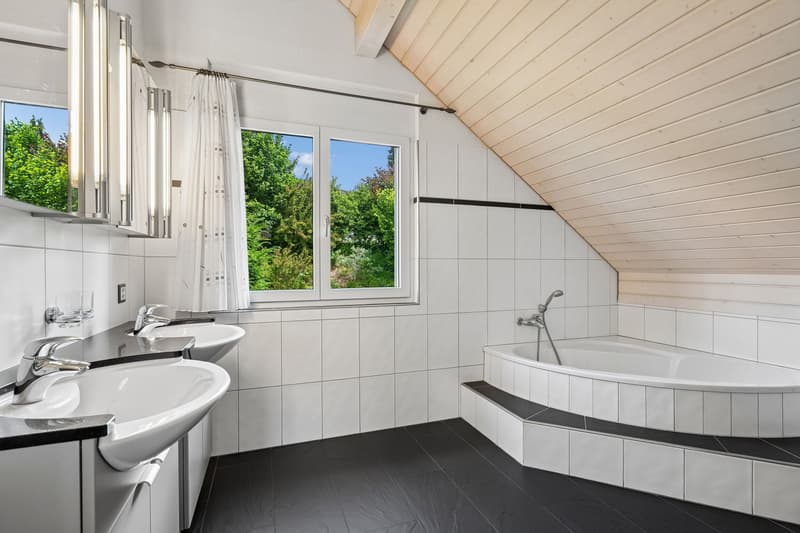 Move in and feel at home in this well-maintained 5.5-room single-family house (8)