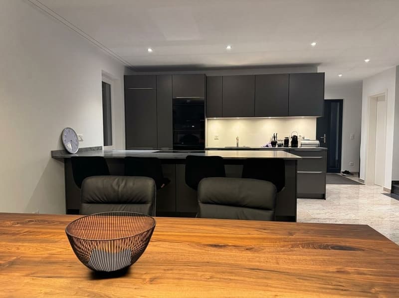 Exklusive 4.5-Zimmer-Wohnung in sonniger Hanglage von Grellingen (9)