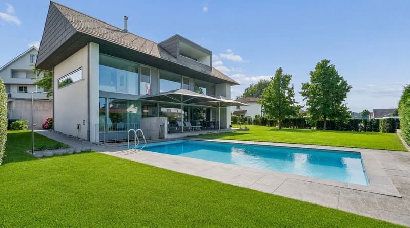 Living like in a holiday resort - Architect's house with pool and garden (1)