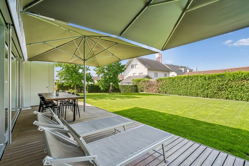 Living like in a holiday resort - Architect's house with pool and garden (3)