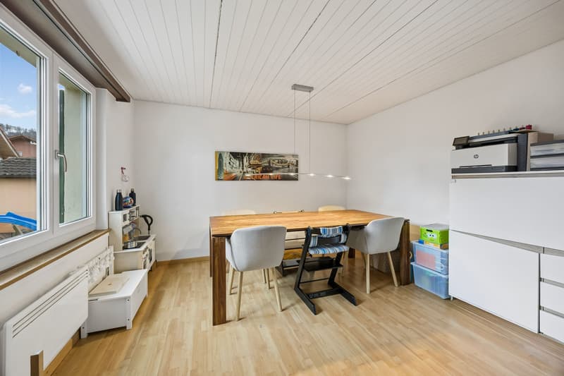 Einfamilienhaus mit Gartenidylle, grossem Aussenbereich und spannendem Ausbaupotenzial (5)