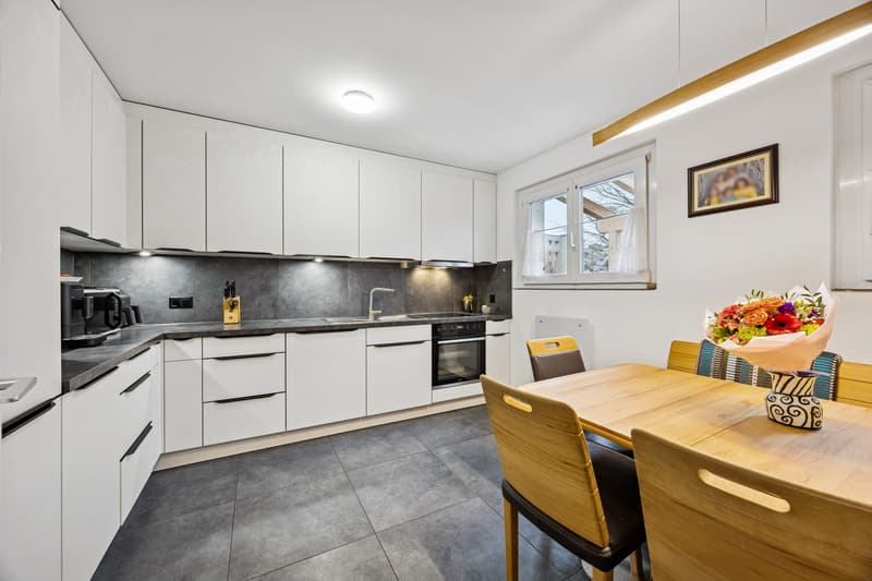 Renoviertes 5.5-Zimmer-Reihenhaus mit 166 m² Gesamtfläche & grosser Terrasse (1)