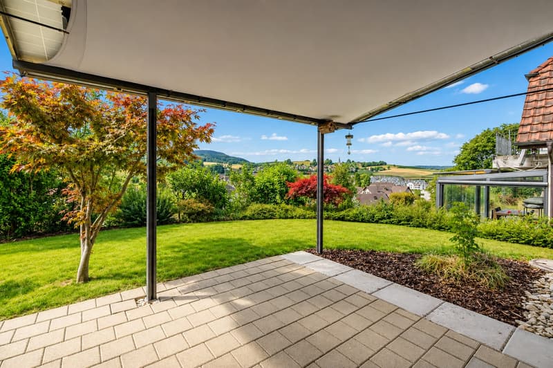 Exklusive Landhausvilla mit Türmli an sonniger Südwesthanglage, nur 30 Minuten bis Zürich HB (2)
