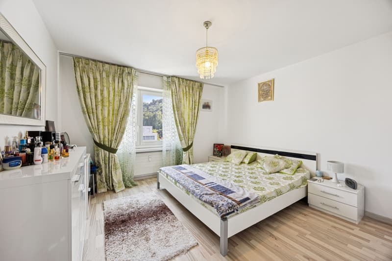 Grosszügige 6.5-Zimmer-Dachwohnung mit flexiblem Grundriss - teilbar in 3.5- und 4.5-Zimmer-Wohnung (4)
