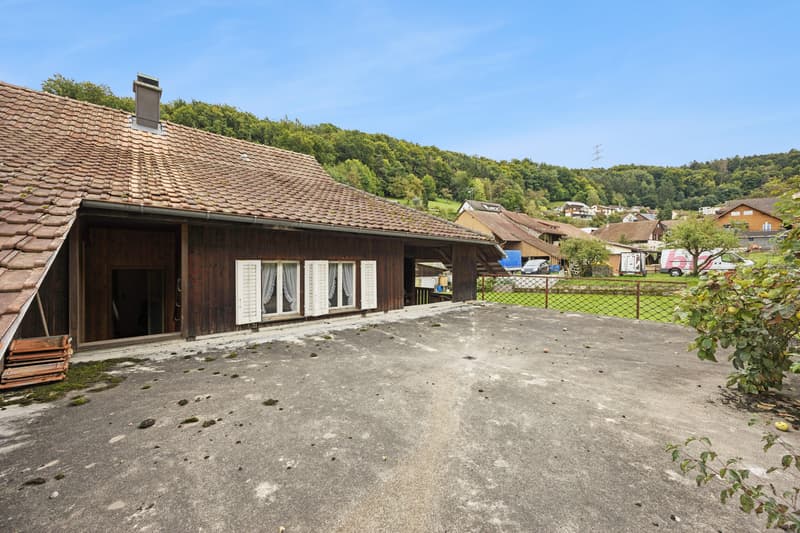 Grosszügiges 7-Zimmer-Haus in Leibstadt mit grosser Dachterrasse und viel Potenzial (4)