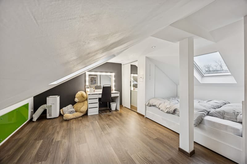 Stilvoll renoviertes 5.5-Zimmer-Reihenhaus mit 166 m² Wohnkomfort und grosser Terrasse (9)