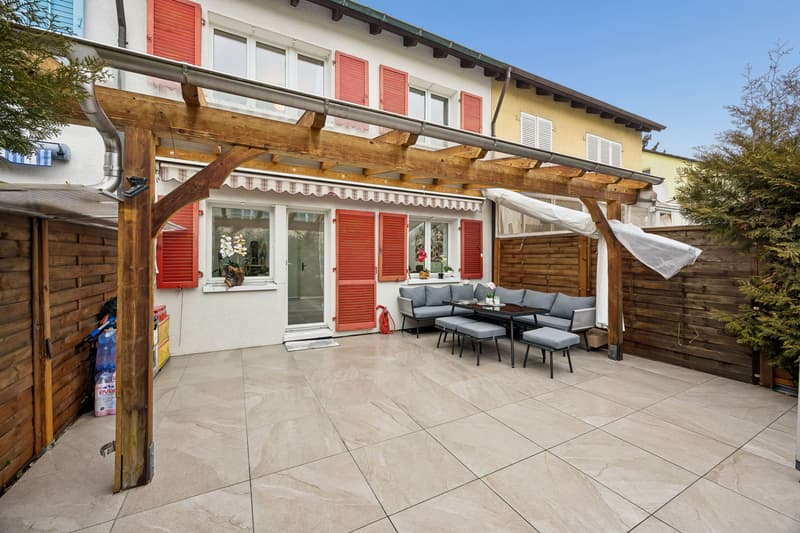 Stilvoll renoviertes 5.5-Zimmer-Reihenhaus mit 166 m² Wohnkomfort und grosser Terrasse (10)