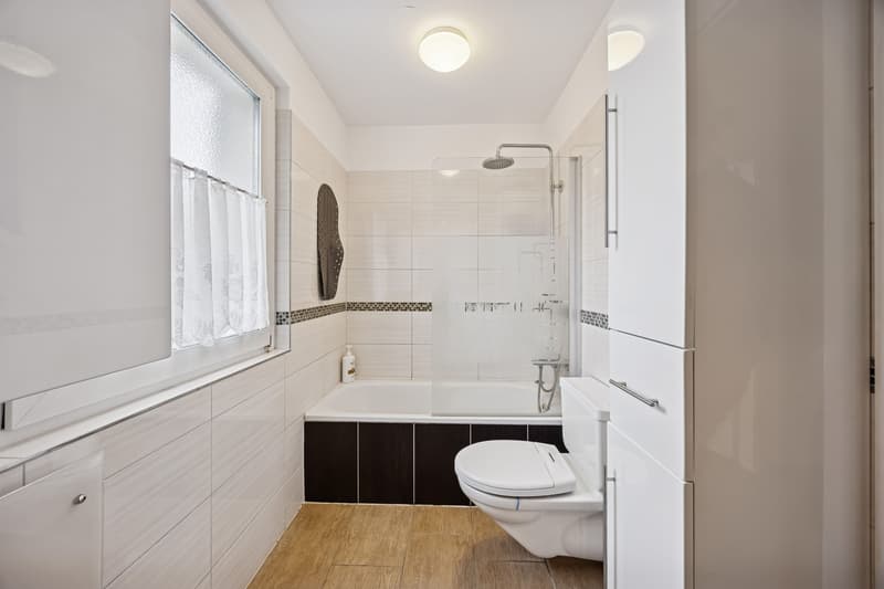 Stilvoll renoviertes 5.5-Zimmer-Reihenhaus mit 166 m² Wohnkomfort und grosser Terrasse (4)