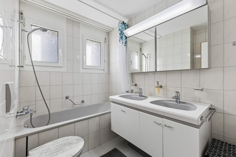 4.5-Zimmer-Wohnung mit Cheminée und drei Parkplätzen (11)