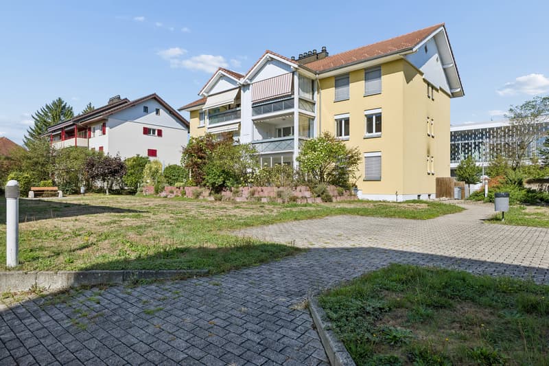 4.5-Zimmer-Wohnung mit Cheminée und drei Parkplätzen (12)