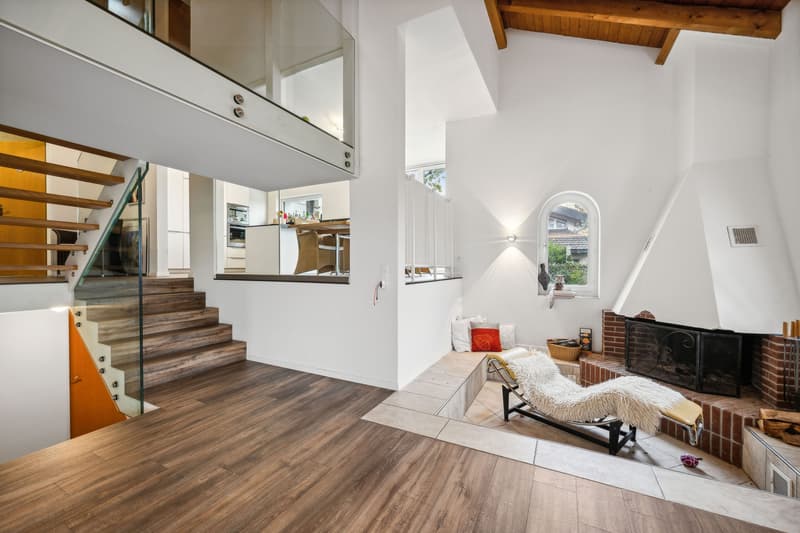 Exklusives Wohnen mit Aussicht: Einfamilienhaus mit Einliegerwohnung (1)