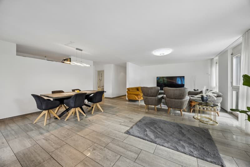 Ihr neues Zuhause im Grünen: 158 m² Wohngenuss auf einer Etage - stilvoll und modern (2)
