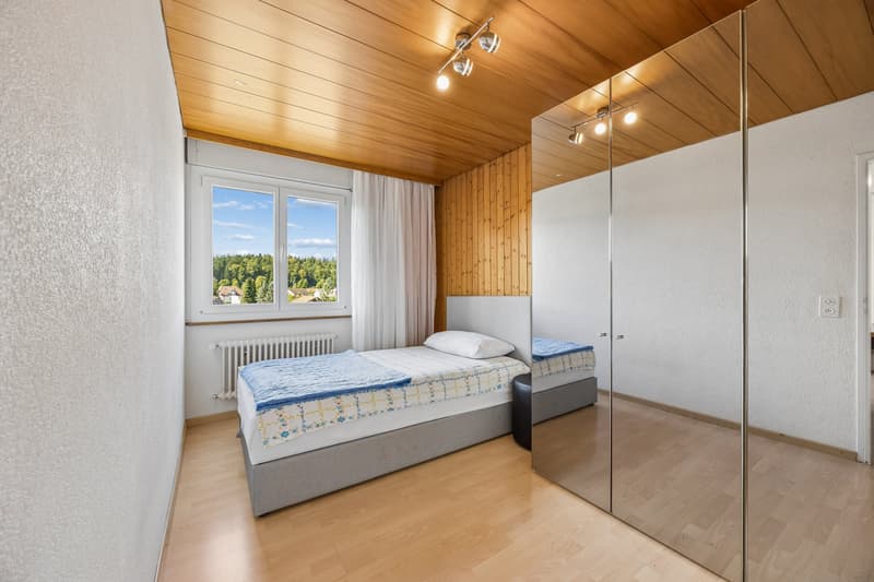 Attraktive 4.5-Zimmer-Wohnung im obersten Geschoss mit Lift und neuer Küche (11)