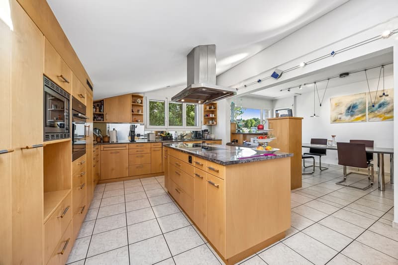 Grosszügiges Einfamilienhaus mit aussergewöhnlichem Potenzial und wunderschönem Garten (8)