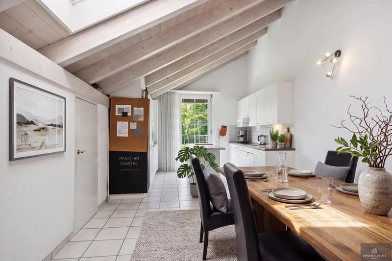 Allein unter dem Dach - 4½ Zimmer mit offenem Dachstuhl, Terrasse und Weitsicht (4)