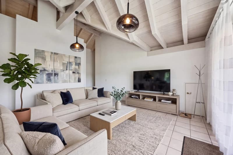 Allein unter dem Dach - 4½ Zimmer mit offenem Dachstuhl, Terrasse und Weitsicht (3)