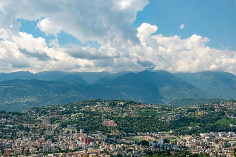 Prächtige Wohnung mit Terrasse und Seeblick in Lugano Aldesago (1)