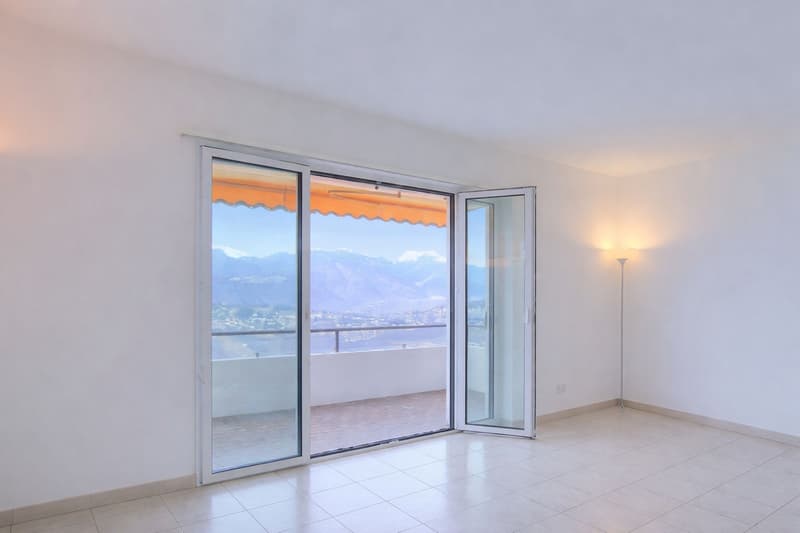 Prächtige Wohnung mit Terrasse und Seeblick in Lugano Aldesago (2)
