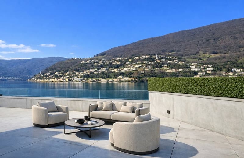 Villa di design in posizione unica con vista lago mozzafiato e darsena (20)