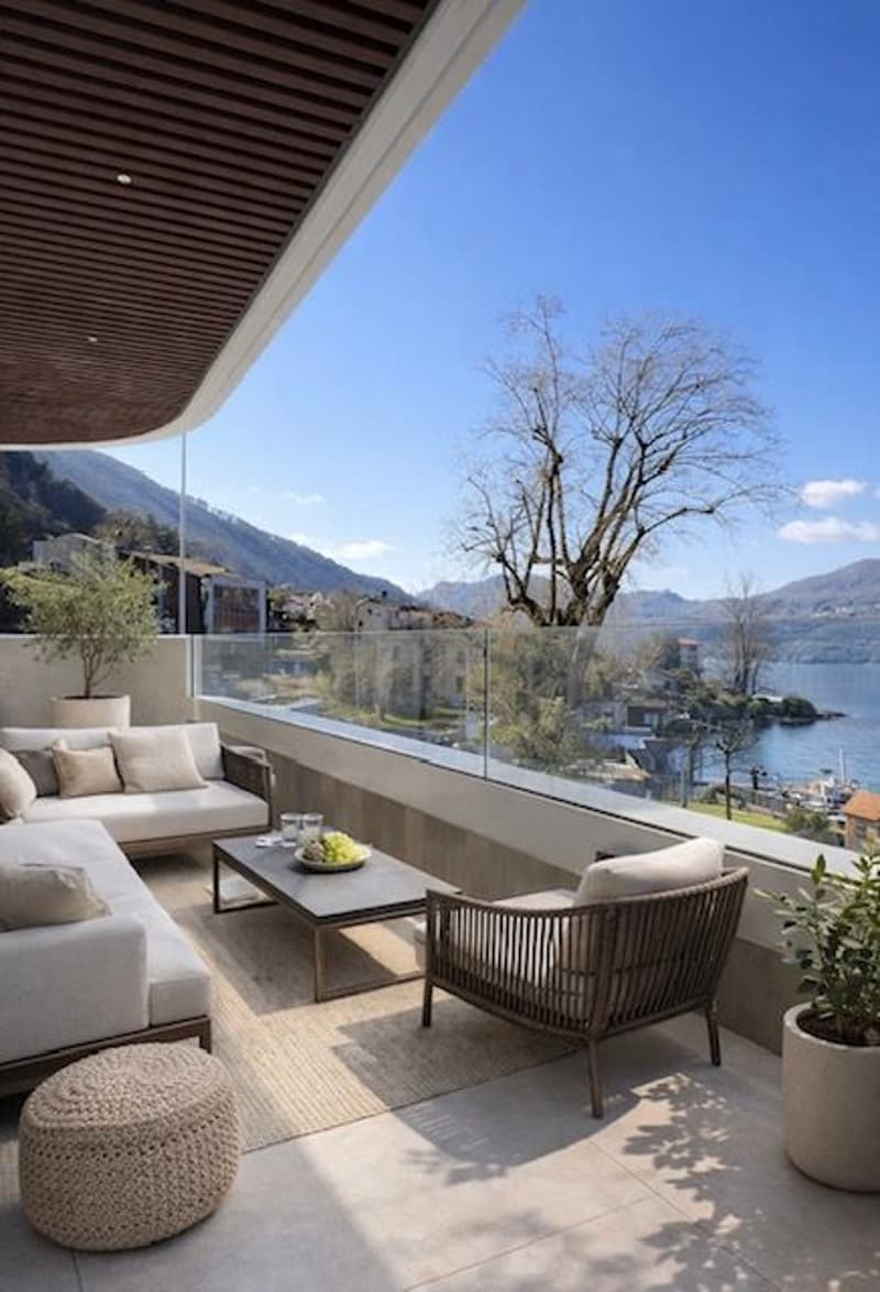 Villa di design in posizione unica con vista lago mozzafiato e darsena (2)