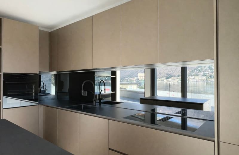 Villa di design in posizione unica con vista lago mozzafiato e darsena (7)