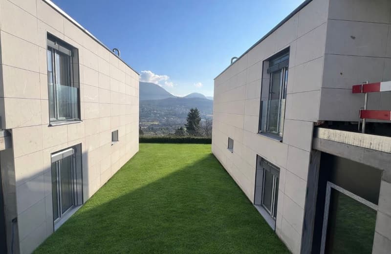 Villa moderna nuova costruzione con giardino privato (15)