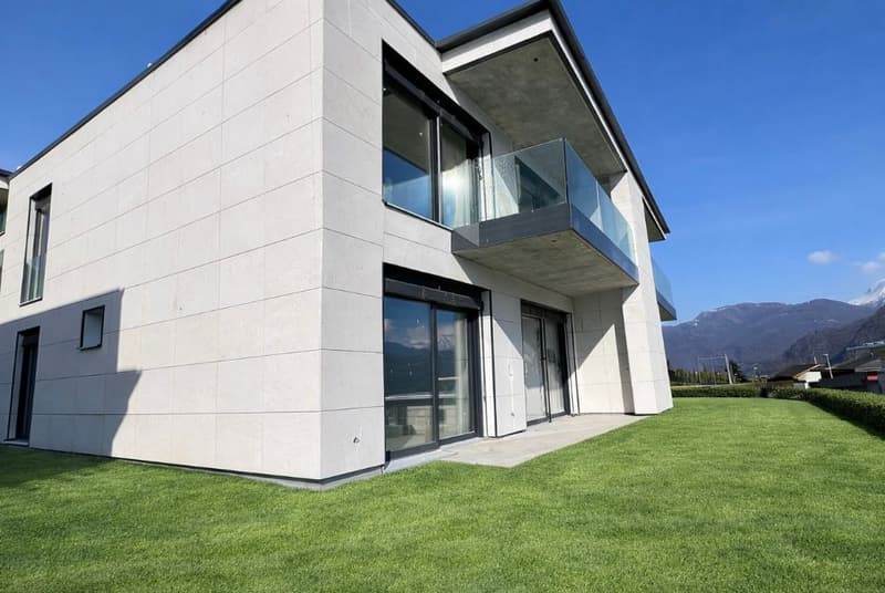 Villa moderna nuova costruzione con giardino privato (17)