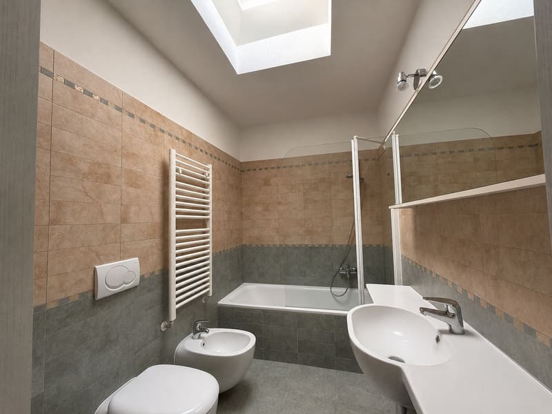 Recente costruzione • Oltre 200 m² di terrazzi privati • Jacuzzi • Vista panoramica • 3 posti auto (7)