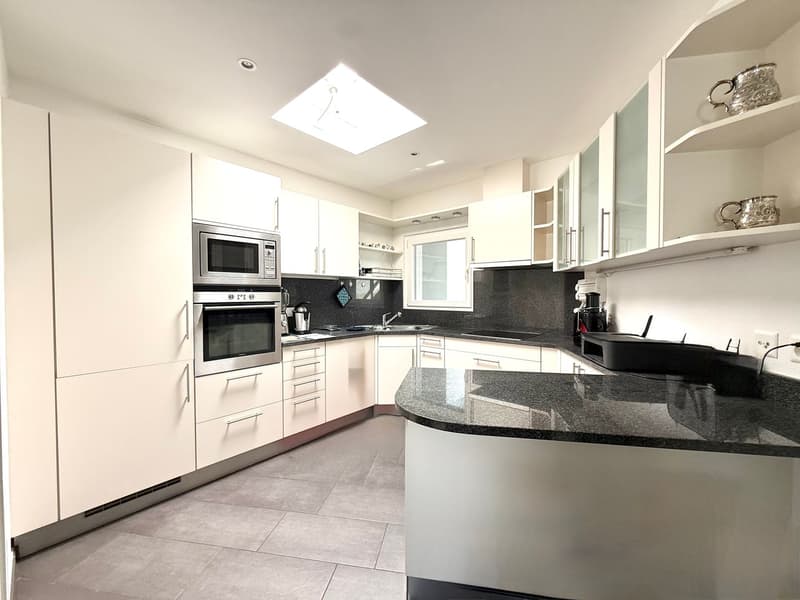 Recente costruzione • Oltre 200 m² di terrazzi privati • Jacuzzi • Vista panoramica • 3 posti auto (8)