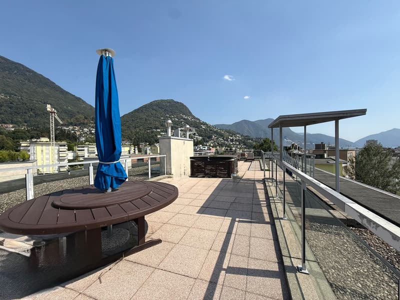 Recente costruzione • Oltre 200 m² di terrazzi privati • Jacuzzi • Vista panoramica • 3 posti auto (2)