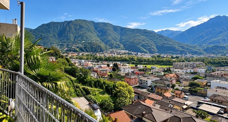 Villa con giardino e vista panoramica (32)