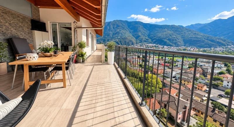 Villa con giardino e vista panoramica (6)